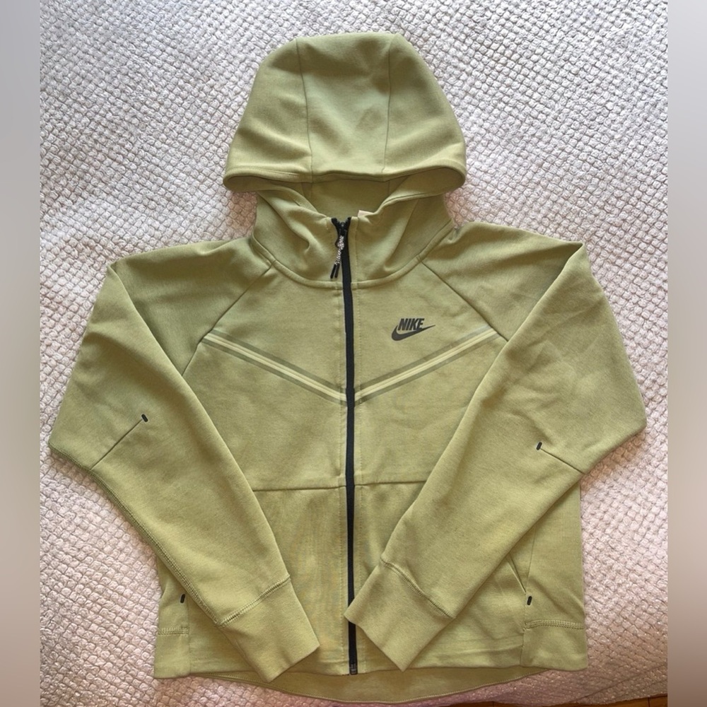 nike women’s windrunner tech fleece hoodie